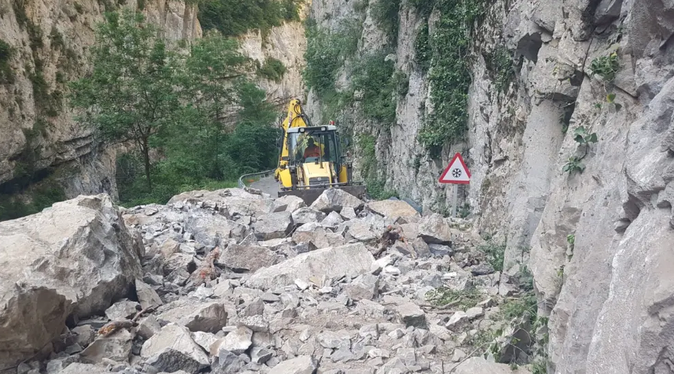 Imagen Han comenzado los trabajos de limpieza de la carretera de Biniés