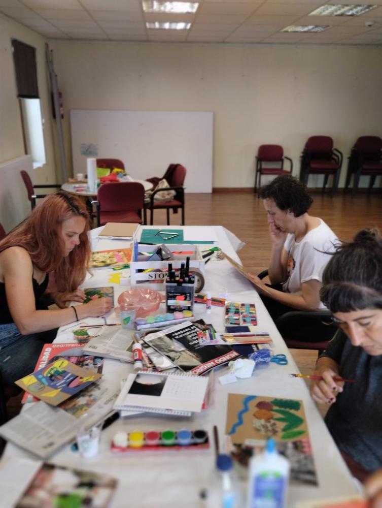 Imagen Interesante y creativo talle de collage en Ansó