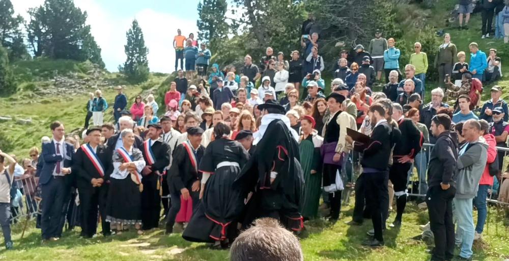 Imagen La Historia se recrea en Ansó con el Tributo de las tres vacas