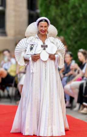 Imagen El Traje Ansotano desfiló en Zaragoza