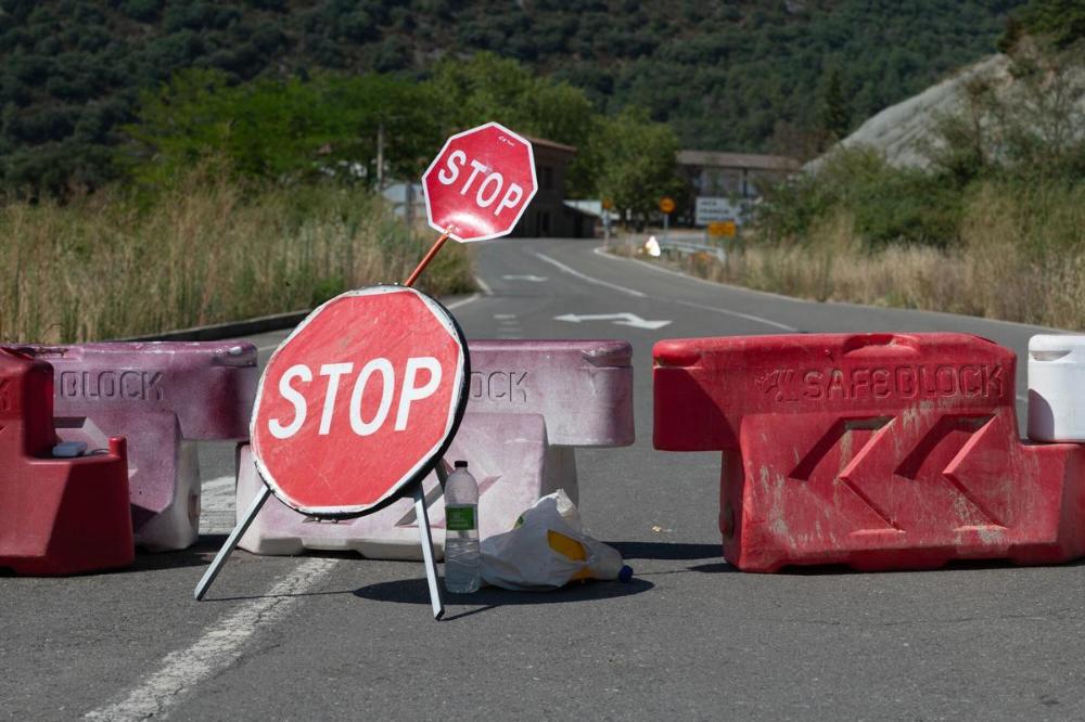 Imagen Corte de la carretera A-132 entre El Pantano de La Peña y Bailo